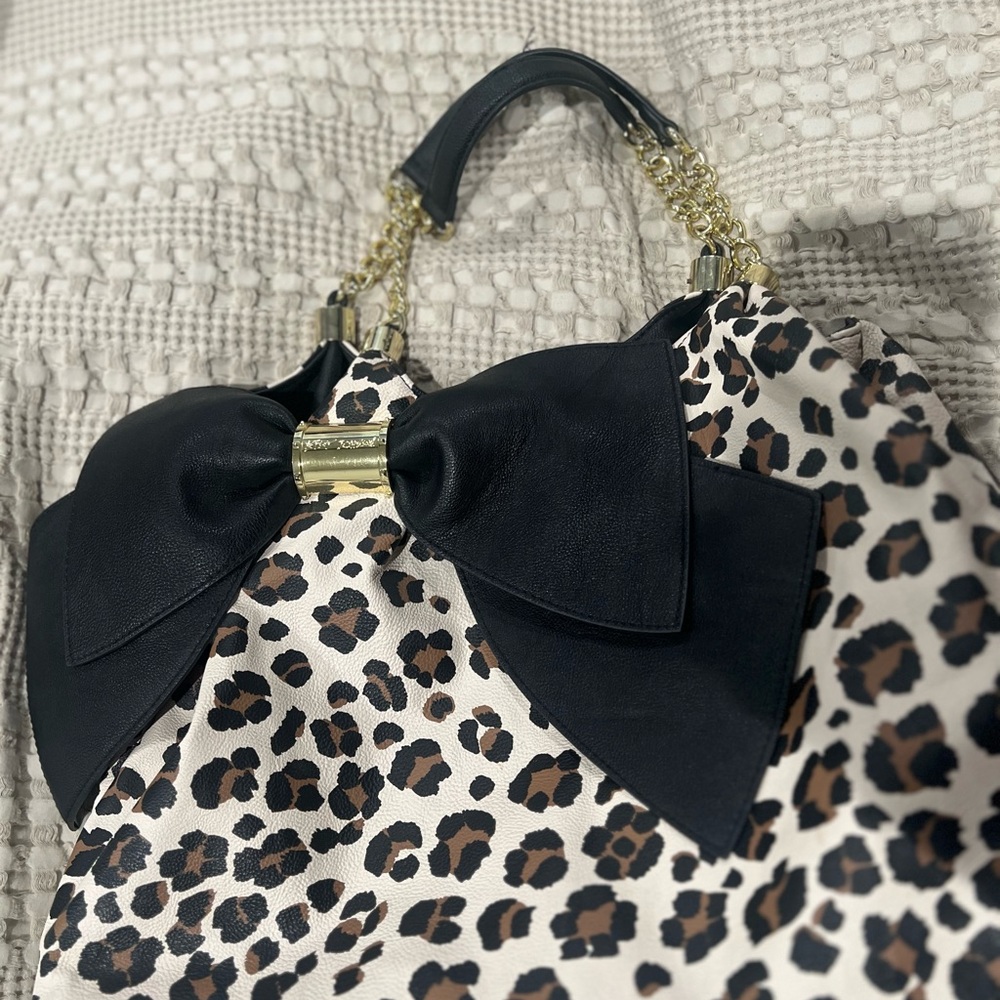 Adorable Betsey Johnson leopard print purse with black bow